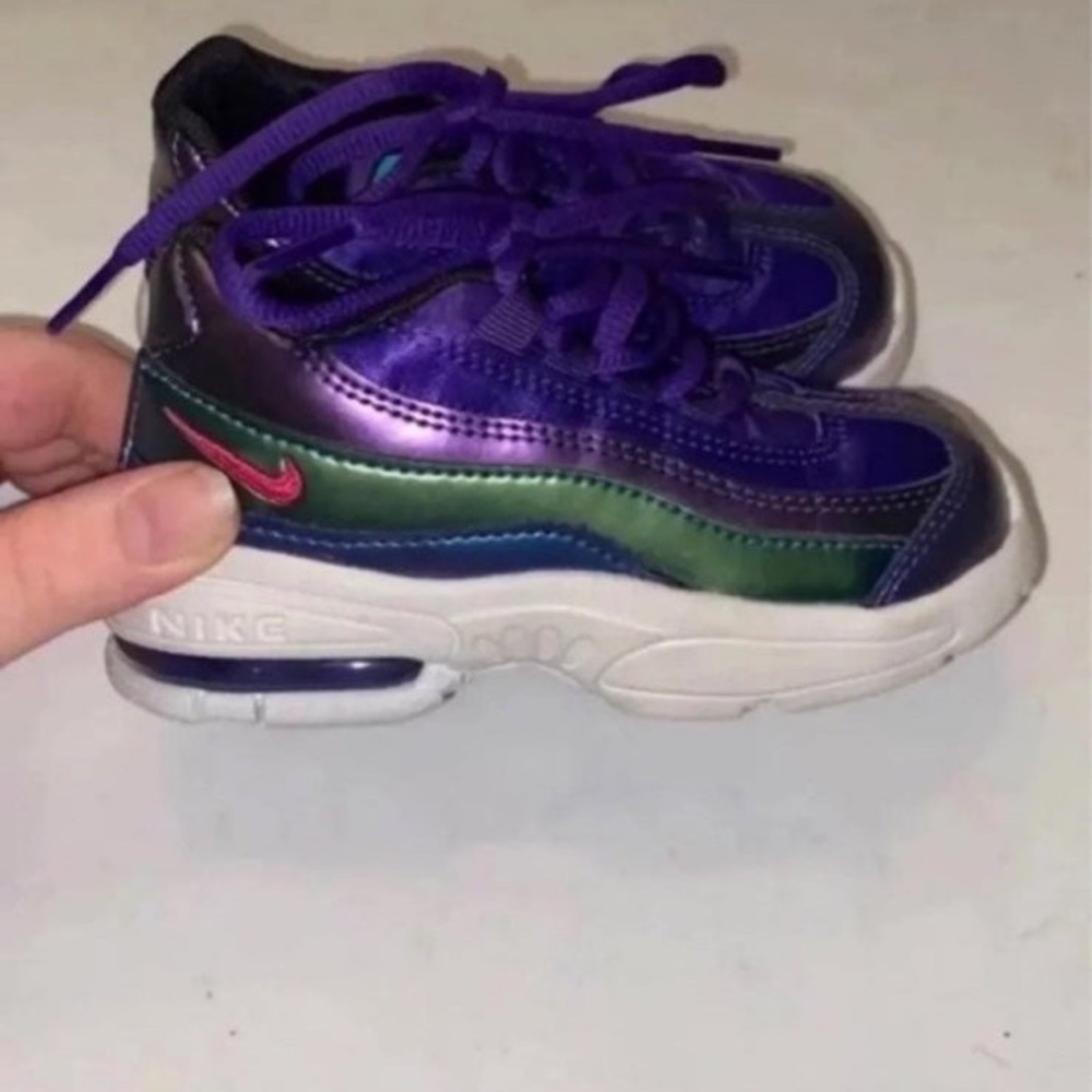 Baby boy air max Nike shoes. Size 8
Purple/green/blue I